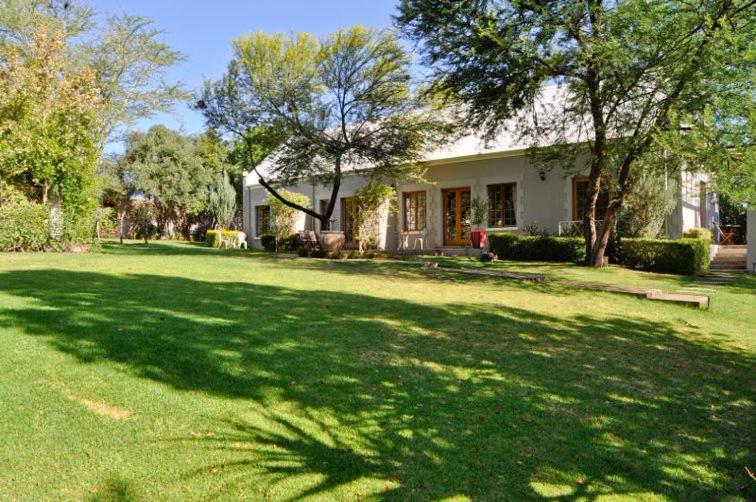 Thorntree Country Lodge Oudtshoorn Exterior photo
